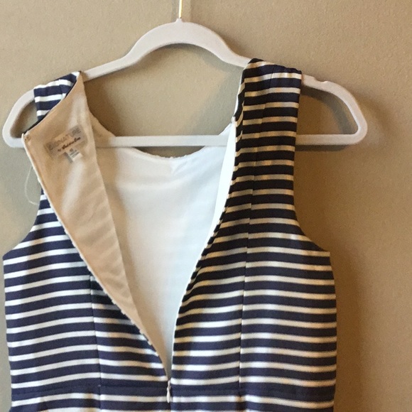 SOLD Signature by Robbie Bee Fully Lined Dress - Picture 5 of 8